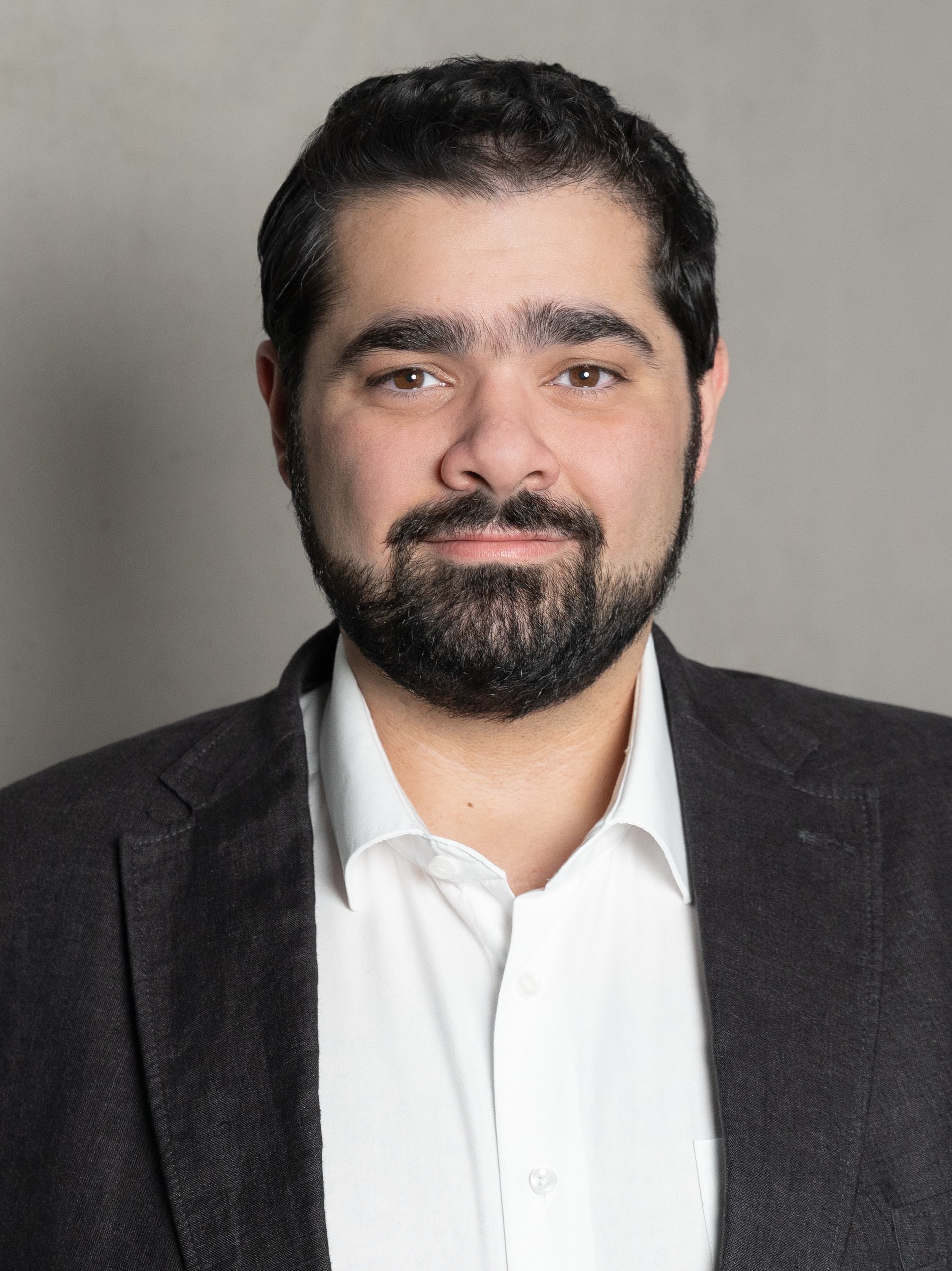 Portrait von Amir Tchavoshinia
