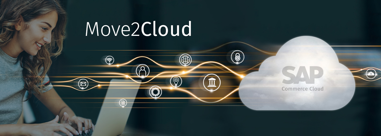 Move2Cloud: Frau an Laptop initiiert symbolisch Datentransfer in die SAP Commerce Cloud